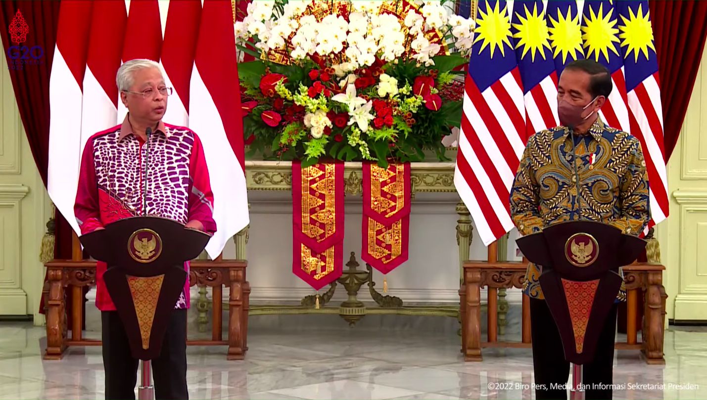 PM Malaysia Ismail Sabri Yaakob dan Presiden Jokowi, di Istana Kepresidenan Jakarta, 1 April 2022. (Tangkapan Layar YouTube Sekretariat Kepresidenan)