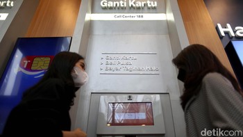 Biarpun berkonsep cafe, namun secara digitalisasi Grapari Sarinah memiliki 2 Mesin MyGrapari yang bisa mengakomodir permintaan pelanggan seperti ganti kartu, bayar tagihan dan isi pulsa. Canggih banget!