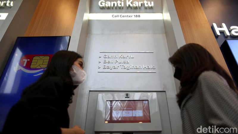 Grapari Telkomsel terus berbenah diri memperbaiki layanan dan penampilannya. Seperti gerai di Sarinah Thamrin ini. Mirip Cafe banget!