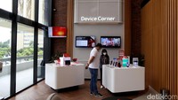 Grapari Telkomsel terus berbenah diri memperbaiki layanan dan penampilannya. Seperti gerai di Sarinah Thamrin ini. Mirip Cafe banget!