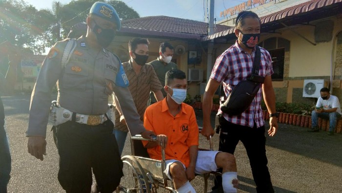 Pria bunuh ibu rumah tangga di Asahan, Sumut, ternyata sakit hati karena korban pacaran dengan ayahnya (Perdana/detikcom)