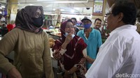 Komoditas pangan dengan harga yang terpantau masih stabil adalah beras. Untuk beras kualitas medium saat ini dibanderol di kisaran Rp 8.000 - Rp 8.500 per liter, sedangkan premium Rp 12.000 per liter.  
