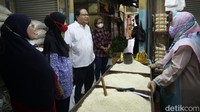 Pantauan di lapangan, harga telur ayam ras naik dari Rp 23.000 menjadi Rp 25.000 dalam kurun sebulan terakhir.  
