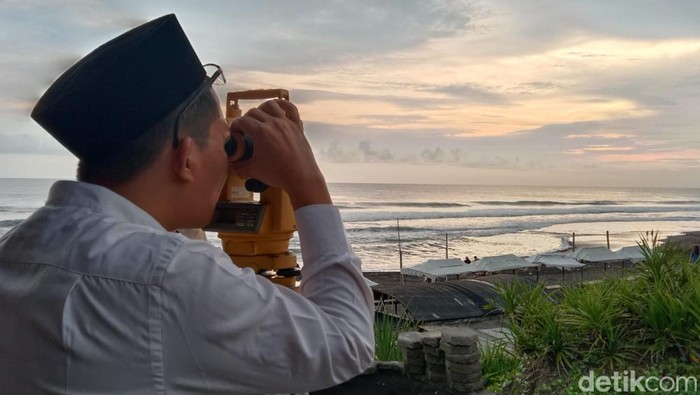 Rukyatul hilal di Pantai Jetis, Purworejo, Jumat (1/4/2022).
