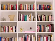 Jangan Diulang! 5 Kesalahan saat Menata Rak Buku di Rumah