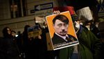 Batu Nisan Bergambar Presiden Putin Muncul di Kota Ini