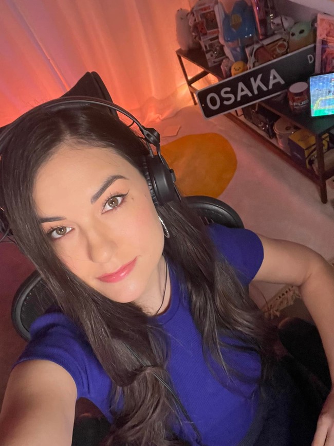 Tak hanya jadi aktris, Sasha Grey juga pernah mencicip jadi penyanyi. Dulu ia tergabung dalam beberapa grup, seperti Infected Mushroom and Death In Vegas. Foto: Facebook Sasha Grey