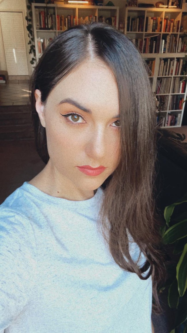 Jika kebanyakan mantan bintang panas beralih ke bisnis fashion seusai pensiun, Sasha Grey memilih merilis buku. Setelah pengumumannya berhenti jadi artis porno, ia meluncurkan Neu Sex. Adapun buku keduanya, Juliette Society, sebuah novel erotis.Foto: Facebook Sasha Grey