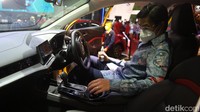 Bicara soal desain MG 5 GT terlihat begitu mewah hal ini tidak lepas dari Advanced Design Studio milik MG yang berlokasi di London. Desain yang disajikan kali MG 5 GT dinilai memiliki karakter lebih kuat pada setiap lekukannya.