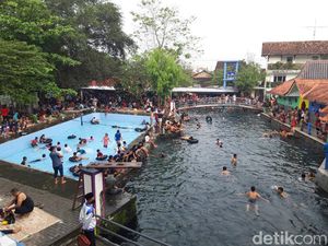 Ramainya Padusan di Umbul Pengging Boyolali Sore Ini