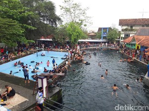 Ramainya Padusan di Umbul Pengging Boyolali Sore Ini
