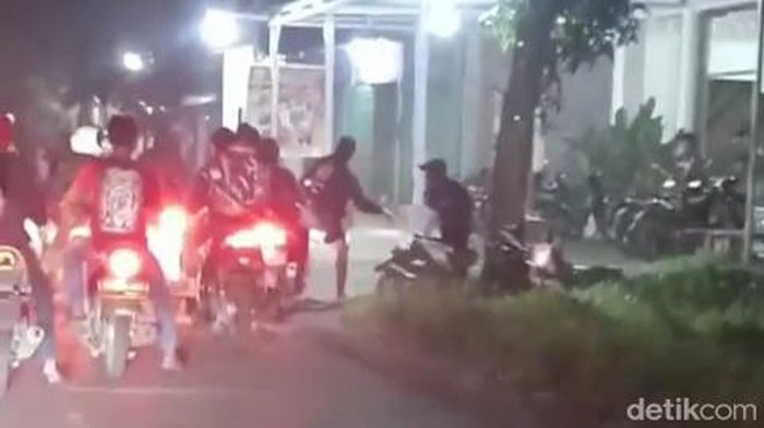 Tangkapan layar video viral gerombolan bikers di Jombang