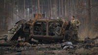 AS memasok Ukraina dengan lebih dari 2.000 rudal anti-tank Javelin pada awal konflik. Sejak saat itu, AS telah mengirimkan lebih dari 2.000 rudal anti-tank lagi. Inggris sejauh ini telah mengirim setidaknya 3.600 rudal NLAW. AP Photo