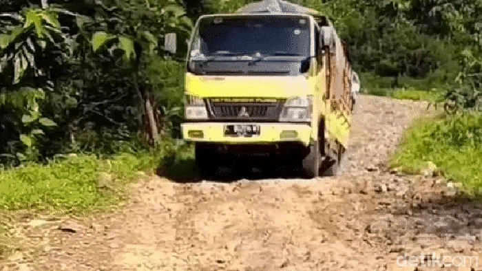 Truk tronjal-tronjol di Cianjur