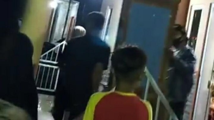 Video viral mantan suami ambil semua barang seserahan usai cerai di Brebes, Jumat (1/4/2022).