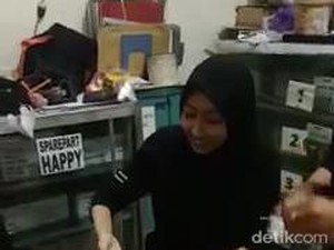Uang Receh Ibu-Anak untuk Beli Motor di Bojonegoro Sempat Digondol Maling