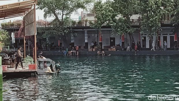 Warga Klaten serbu umbul dan objek wisata air untuk padusan, Jumat (1/4/2022)