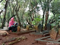 Ketentuan Ziarah Kubur bagi Wanita Haid, Muslimah Pahami Ya!