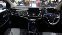 Selain itu, New Cortez merupakan model kedua Wuling yang dibekali dengan IoV untuk interkoneksi pengendara dan mobil melalui aplikasi dan jaringan internet. Sebagai pelengkap, New Cortez tampil dengan identitas Wuling Silver Logo.  