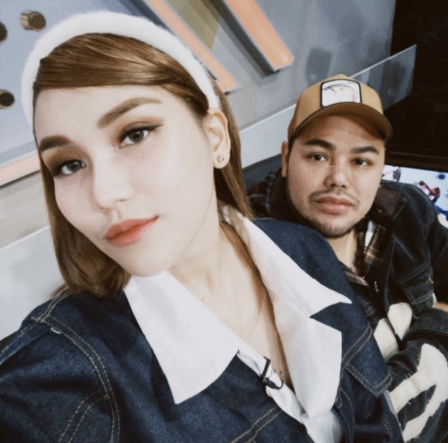 “Tom and Jerry,” tulis Ayu Ting Ting sebagai caption. Dia mengibaratkan hubungannya dan Ivan Gunawan bak karakter kartun yang sering bertengkar. Foto: dok. Instagram @ayutingting92