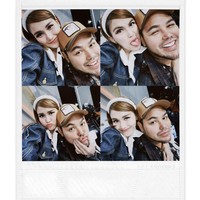 Kini Ayu Ting Ting dan Ivan Gunawan terlihat mesra di sela-sela syuting program televisi. Keduanya pun mengunggah potret tersebut di akun Instagram masing-masing. Foto: dok. Instagram @ayutingting92