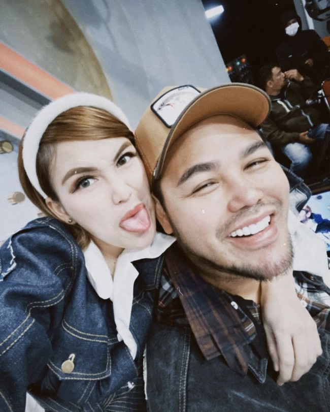 Berbeda dengan Ayu Ting Ting, Ivan Gunawan menulis caption manis yang membuat netizen baper. Keduanya pun didoakan berjodoh hingga menikah. Foto: dok. Instagram @ivan_gunawan