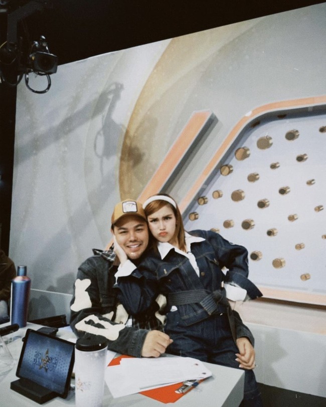 Semoga jodoh,” “Halalin dong segeraaa,” “Aaa cepettt halalin dongg kak igunn,” “Tiap hari bermesraan, terus kapan nikahnya….” “Kawal sampai KUA,” komentar sejumlah netizen melihat unggahan Ayu Ting Ting dan Ivan Gunawan. Foto: dok. Instagram @ivan_gunawan