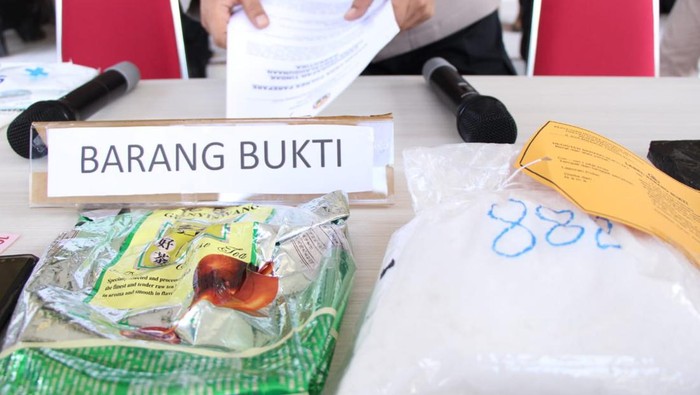 Barang bukti 1 kilogram sabu-sabu disita dari kurir di Parepare (Dok. Istimewa)