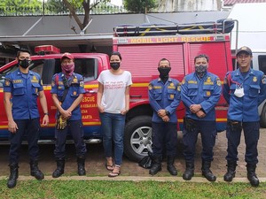 Salutnya Melanie Subono Lihat SOP Damkar Evakuasi Sarang Tawon-Tolak Uang