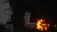 Serangan di kota Belgorod, Rusia itu dilaporkan oleh gubernur wilayah Belgorod, Vyacheslav Gladkov di aplikasi pesan Telegram. Ini disampaikan di hari ke-37 operasi militer Rusia di Ukraina, yang telah menewaskan ribuan orang dan menyebabkan lebih dari 10 juta orang mengungsi dalam krisis pengungsi terburuk di Eropa sejak Perang Dunia II.