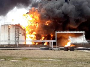 Penampakan Depot Bahan Bakar Belgorod Rusia Meledak Diserang 2 Helikopter