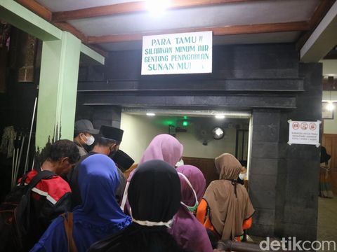 Gentong di kompleks makam dan masjid Sunan Muria, Rabu (30/3/20220).