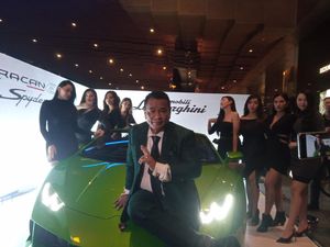 Jarang Mogok Bikin Hotman Paris Kepincut Pesona Mobil-mobil Lamborghini