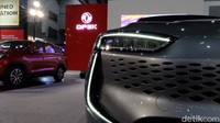 Seres SF5 dilengkapi dengan mesin motor bakar yang berfungsi sebagai generator untuk mengisi ulang energi listrik baterai di saat kondisi energi listrik di baterai tersisa sekitar 20%. Berkat teknologi ini, Seres SF5 bisa melaju hingga 1.000 kilometer.