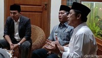 Kang DN menambahkan kedatangan Pemkab Bandung tersebut dalam menyambut hari jadi Kabupaten Bandung. Dengan itu, kata dia, Bupati Bandung tersebut mengundangnya dalam hari jadi tersebut.