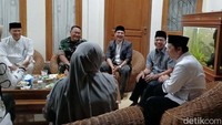 Dalam kunjungannya, Bupati Bandung Dadang Supriatna (DS), Wakil Bupati Bandung Sahrul Gunawan dan jajarannya disambut dengan hangat oleh mantan Bupati Bandung Kang DN, Jumat (1/4/2022).