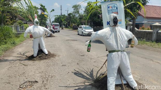 jalan rusak di kediri