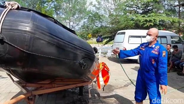 Kanit Harkankapal Satpolair Polres Tegal Bripka Bambang Hermanto menjadi salah satu kandidat Hoegeng Awards 2022. Sosoknya dikenal tak pelit ilmu dan sukarela memberi les gratis ke anak-anak nelayan di pesisir Munjung.