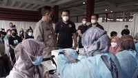 Kapolda Metro Jaya, Irjen Pol. Dr. Fadil Imran, M.Si., melakukan kunjungan dan pengecekan langsung pelaksanaan vaksinasi booster di beberapa wilayah di DKI Jakarta yang dilaksankan oleh Direktorat Polda Metro Jaya.
