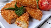Tempe goreng bisa dibuat lebih istimewa dengan balutan ragout ayam ini. Luarnya garing renyah dan dalamnya lembut gurih karena berupa tempe. Paling enak dimakan pakai cabai rawit. Intip resepnya di sini. Foto: Umi Muslimatun 