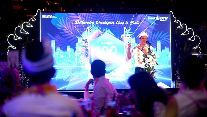 Malam Apresiasi untuk Pengembang Wakil Direktur Utama Bank BTN Nixon LP Napitupulu bersama Direktur Consumer Bank BTN Hirwandi Gafar dan Kepala Divisi Non Nonsubsidized Lending Division (NSLD) Bank BTN, Iriska Dewayanti berbincang dengan para pengembang dalam acara 100 Billion Achievement KPR Non Subsidi bersama Mitra Developer di Nusa Dua, Bali, Kamis (31/3). Bank BTN mengajak para pengembang dengan bersinergi mendorong suksesnya program sejuta rumah guna mengurangi backlog perumahan yang mencapai angka 11 juta unit. Bank BTN juga memberikan kemudahan kepada para pengembang dengan meluncurkan aplikasi BTN for Developer dan suku bunga khusus untuk mendongkrak penjualan rumah.