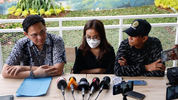 Mayang anak Doddy Sudrajat Mayang anak Doddy Sudrajat serius tempuh jalur hukum soal skincare.