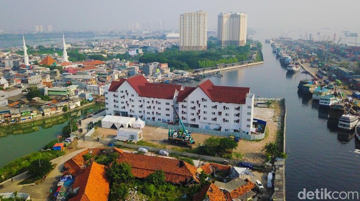 Menengok Kampung Akuarium yang Tanahnya Dibawa Anies ke IKN Kampung Akuarium sempat digusur Ahok saat jadi Gubernur DKI. Kini, Kampung Akuarium dibangun kembali Anies Baswedan dan tanahnya dibawa ke IKN Nusantara.