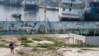 Barulah saat Anies menjabat Gubernur DKI berikutnya, ia mendirikan shelter darurat serta membangun Kampung Susun Akuarium yang diresmikan 17 Agustus 2021 dengan kapasitas 107 unit. Total hunian yang direncanakan bisa mencapai 241 unit.