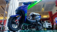 Selain itu, ada juga Volta 401 yang mejeng di IIMS 2022 dengan mengusung warna biru. 