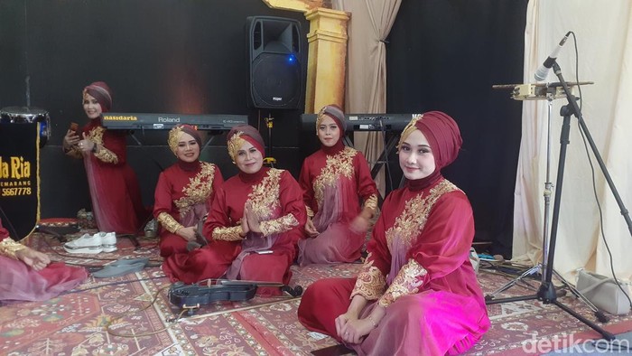 Nasida Ria grup kasidah asal Semarang yang masih eksis hingga saat ini