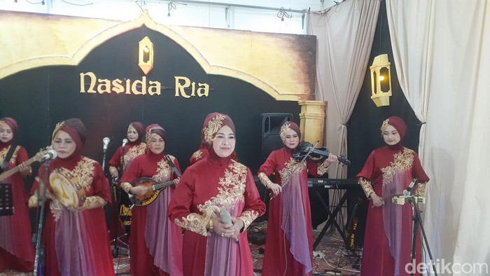 Nasida Ria grup kasidah asal Semarang yang masih eksis hingga saat ini
