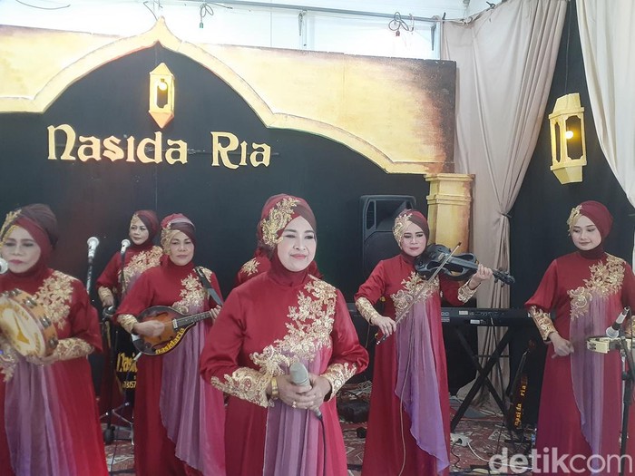 Nasida Ria grup kasidah asal Semarang yang masih eksis hingga saat ini