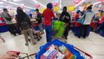 Pasar Swalayan Diserbu Jelang Ramadan