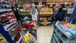 Pasar Swalayan Diserbu Jelang Ramadan